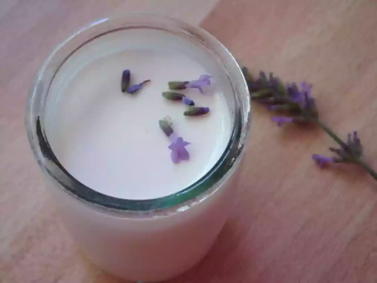Yaourt maison à la lavande