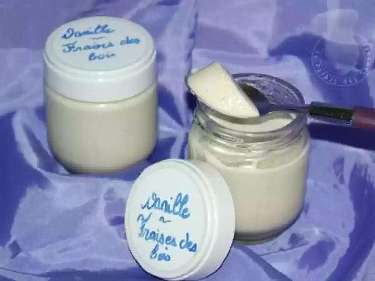 Yaourts à la vanille et aux fraises des bois
