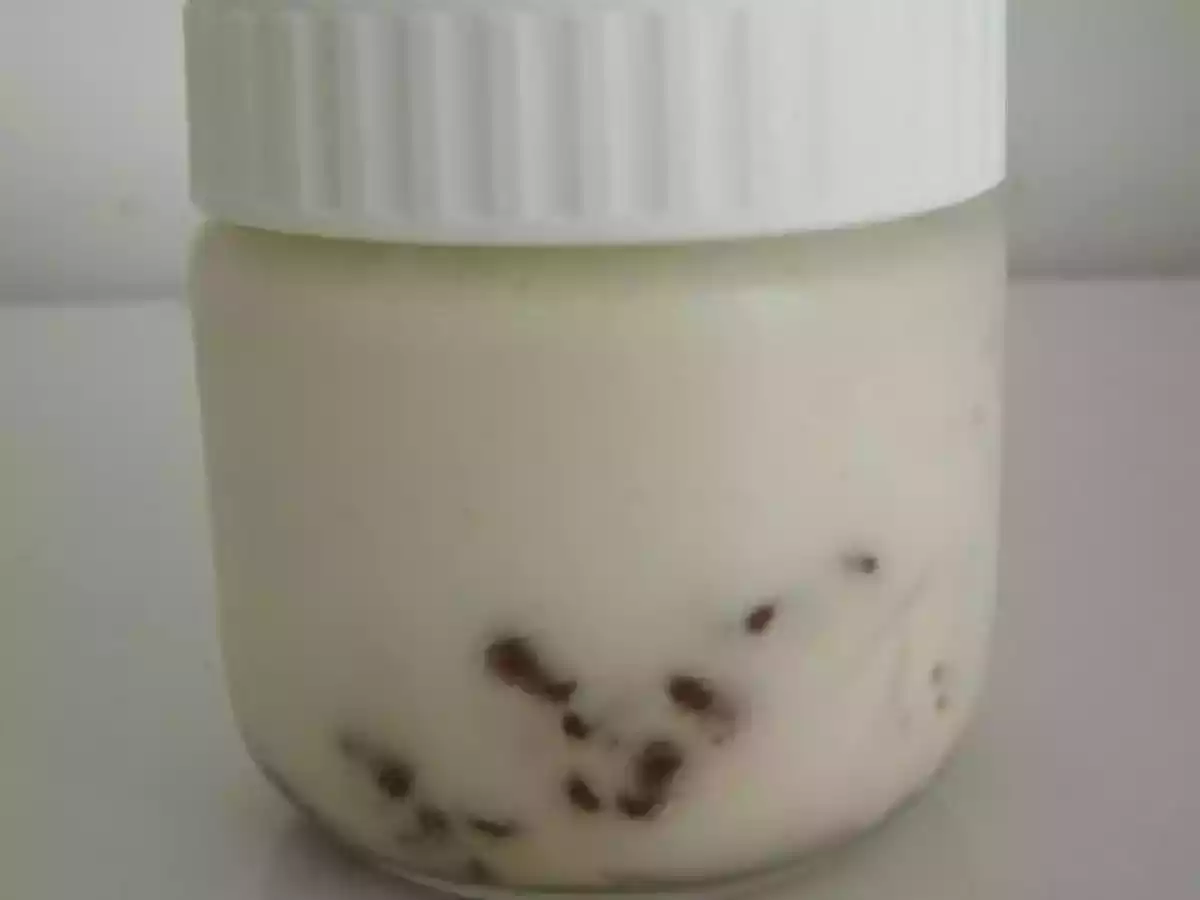 Yaourts mousseux à la poire et aux pépites de chocolat